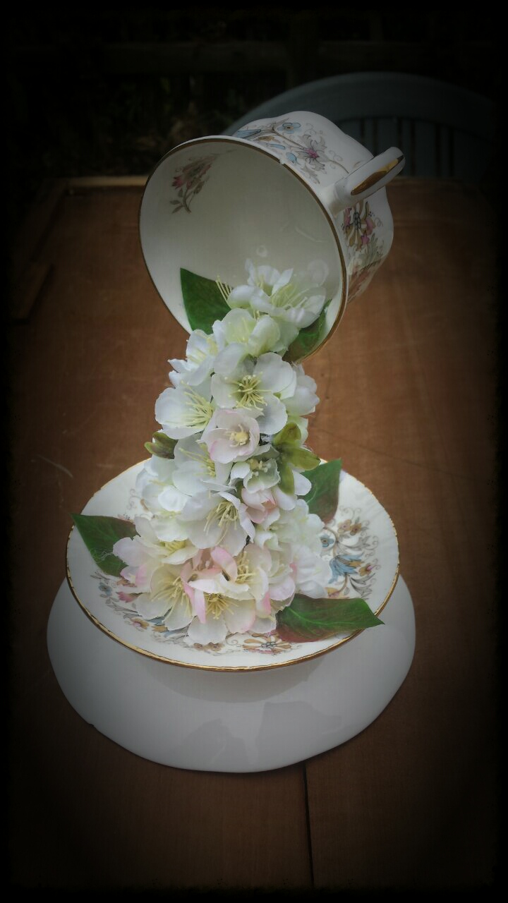 DREAMS OF VINTOPIA More Floating Tea Cups