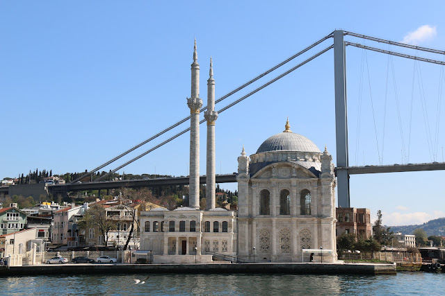 90 minutes Cruise with Sehir Hatlari along Bosphorus Strait in Istanbul, Turkey 90 minutes Cruise with Sehir Hatlari along Bosphorus Strait in Istanbul, Turkey