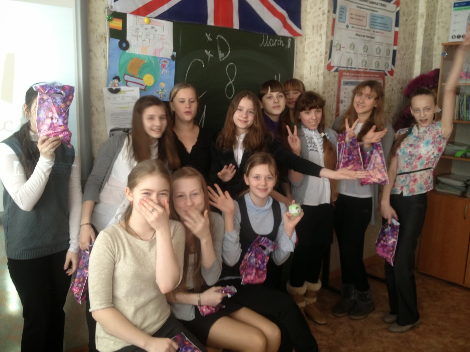 восьмое марта праздник мам тук тук