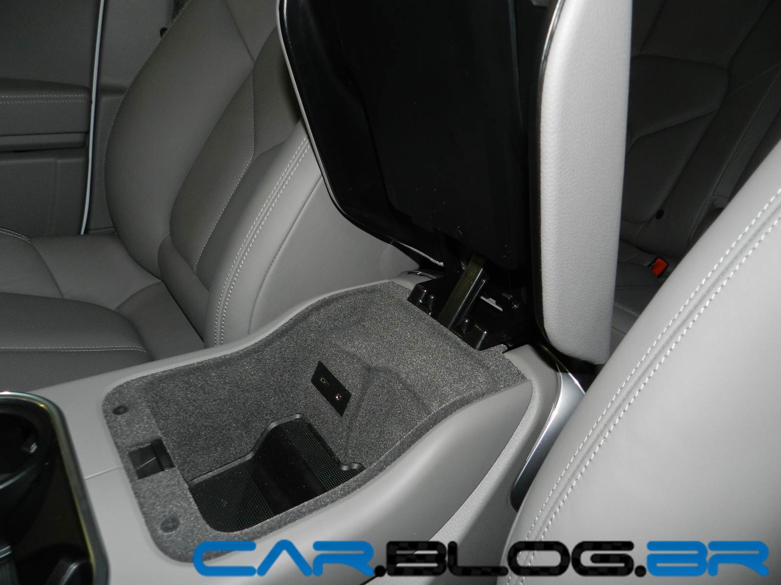 Porsche Cayenne S Turbo fotos, preço e especificações