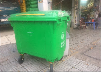Thung rac nhua 660L HDPE xe day rac gia si tai Da Nang