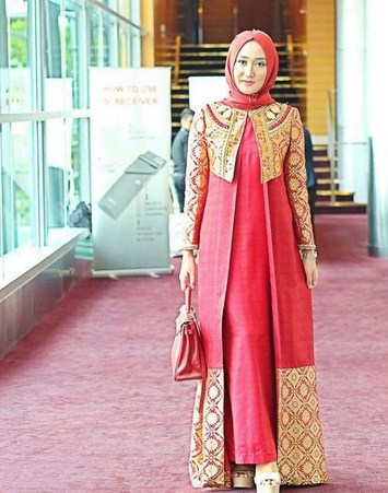 Foto Baju  Muslim Modern Batik  untuk  Wanita Berhijab Masa Kini