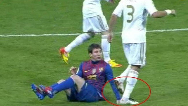 Pepe+Apologizes+To+Messi.jpg
