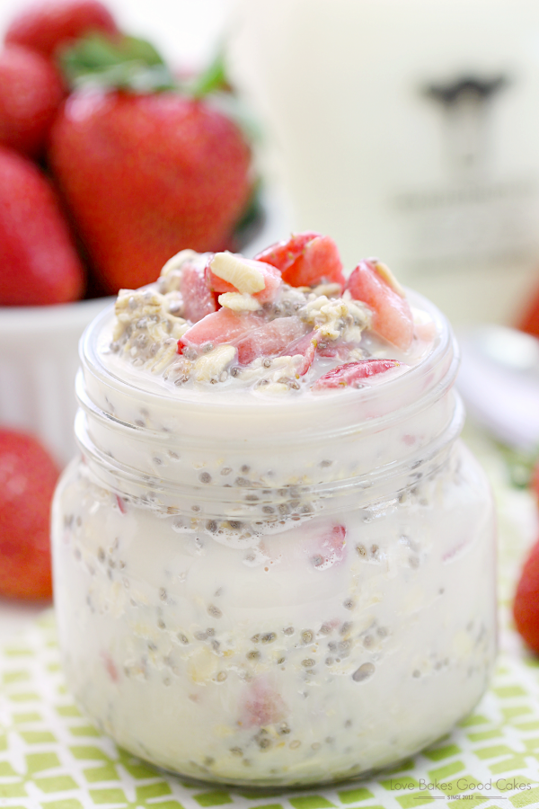  Strawberry Vanilla Overnight Oatmeal | That Skinny Chick Can Bake