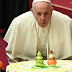 Papa Francisco faz 82 anos e ganha festa de aniversário de crianças
