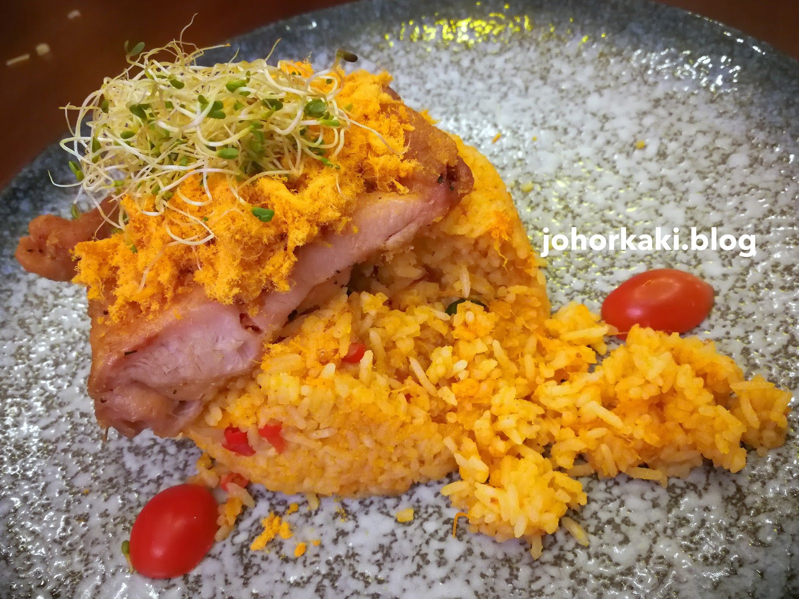 Moonlight Cake House's Seri Alam outlet. Prettiest Cafe in Johor now