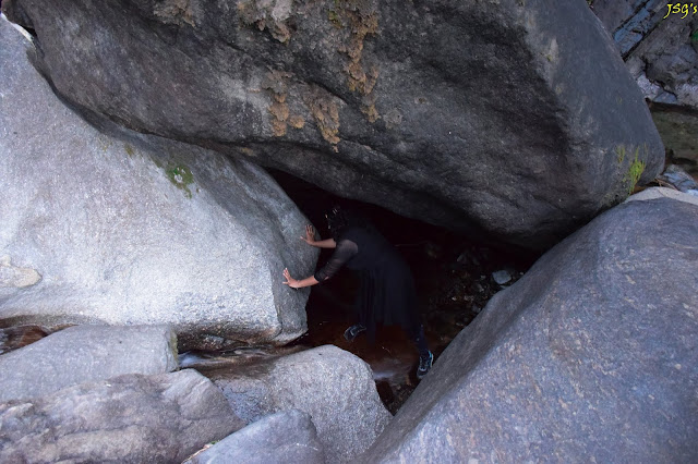 Peeping into the dark at Phamrong Falls Peeping into the dark at Phamrong Falls: Photo by Molay Roy @DoiBedouin