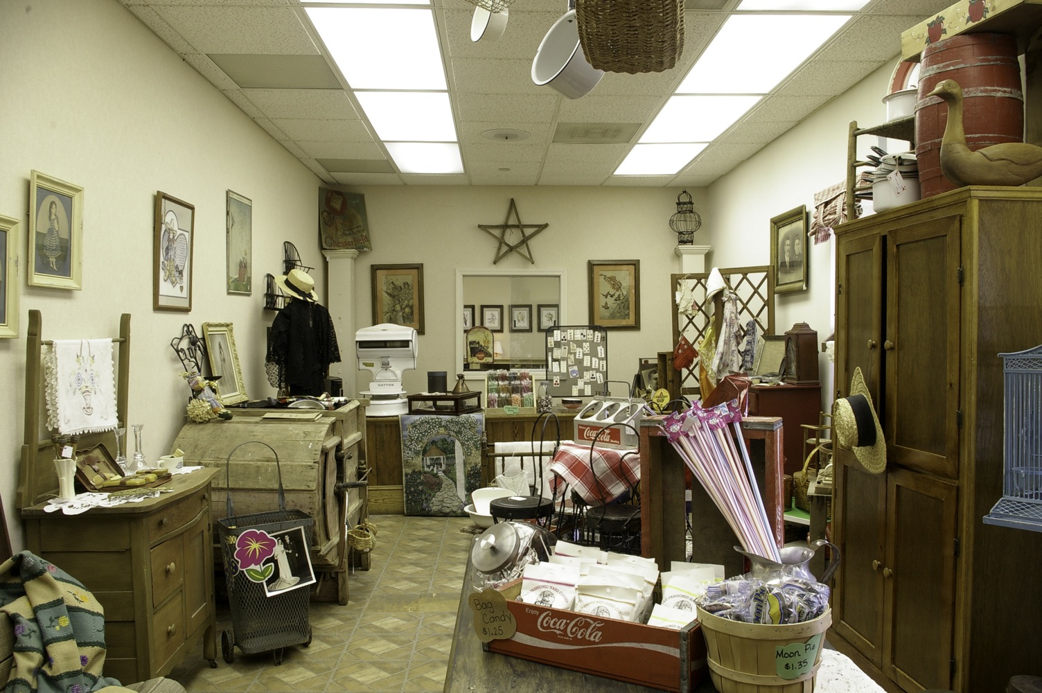 ☞Gibsonville Shops☜ Gibsonville Antiques and Collectables