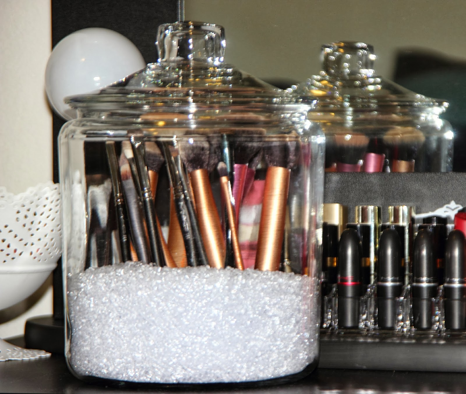 erisaxo Makeup organizing ideas  Brushes lipgloss storage 