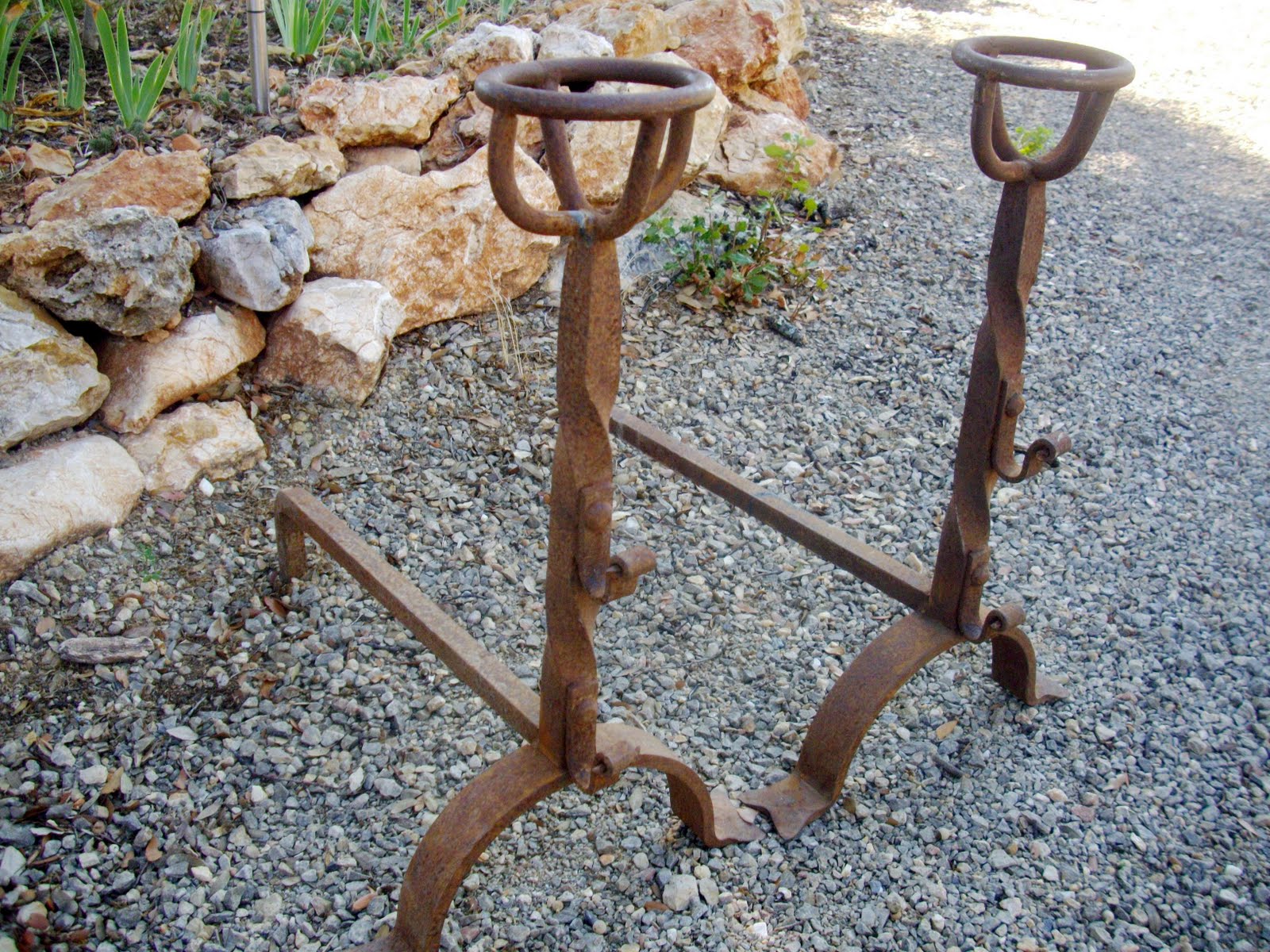 ancien paire de landier chenet a bol de cheminée XIXeme porte broche