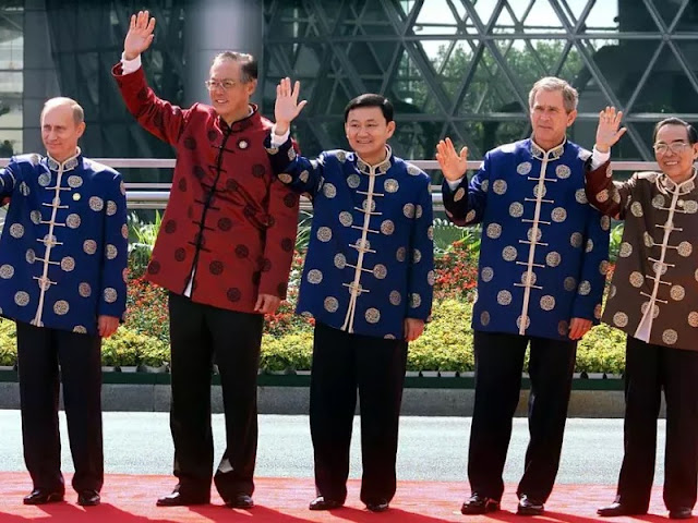 Check Out World Leaders In Traditional Costumes