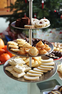 Weihnachtsbäckerei 2018: Springerle, Kipferl, Spritzgebäck, Makronen, Heidesand, Spitzbuben, Cranberry-Marzipan-Pralinen Weihnachtsbäckerei 2018: Springerle, Kipferl, Spritzgebäck, Makronen, Heidesand, Spitzbuben, Cranberry-Marzipan-Pralinen