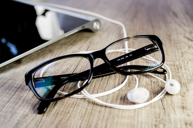 comment se maquiller yeux lunettes astuces