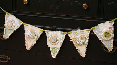 30 adorable christmas candle decoration ideas lily bee: Day 7 - Vintage Christmas Banner