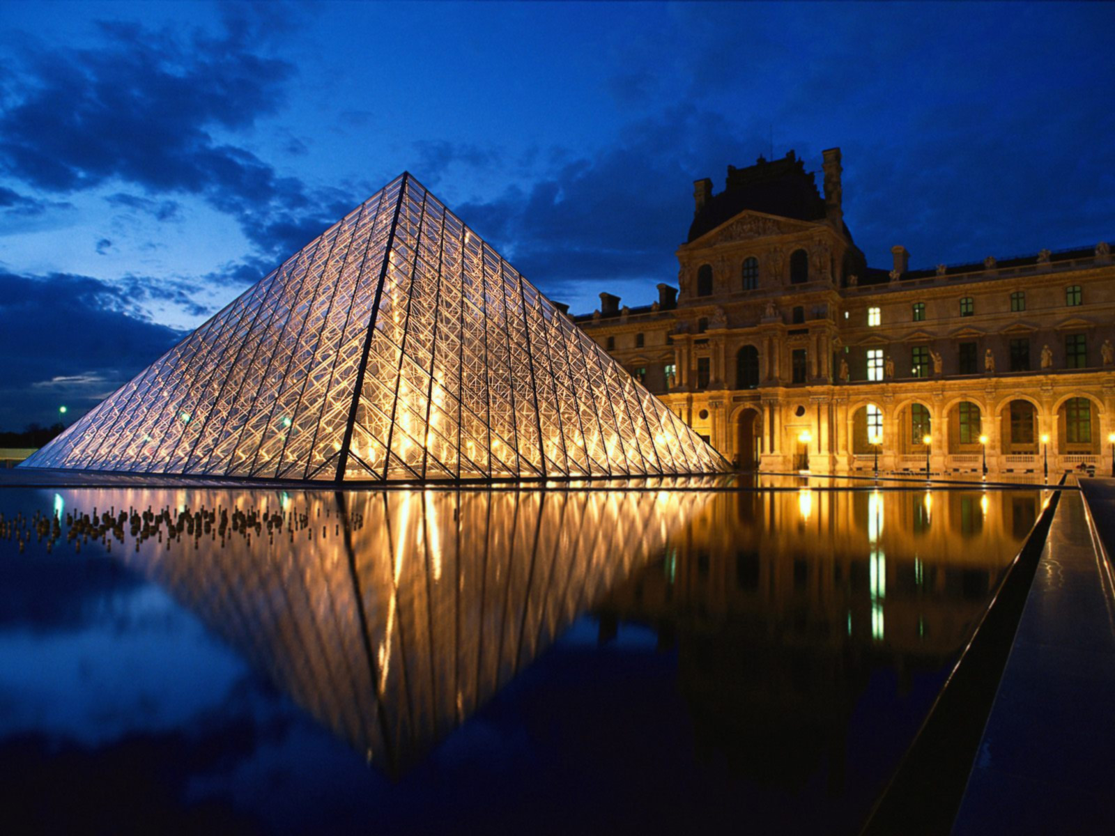 World Visits: Louvre Museum Central Landmark Of France and Paris