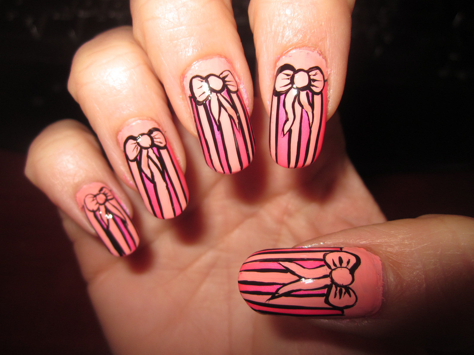 Pink Lady nail art Magnifique