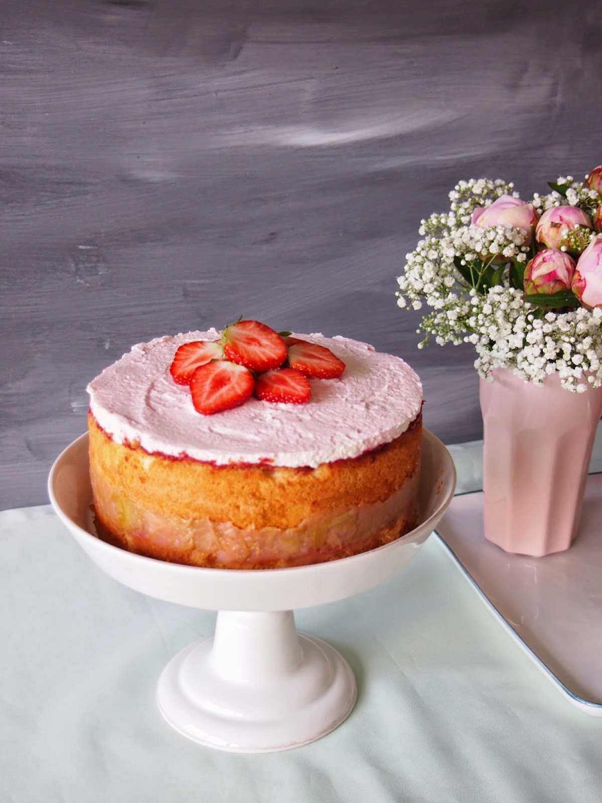 dieZuckerbäckerei: Rhabarber-Prosecco-Erdbeer-Törtchen zum Geburtstag