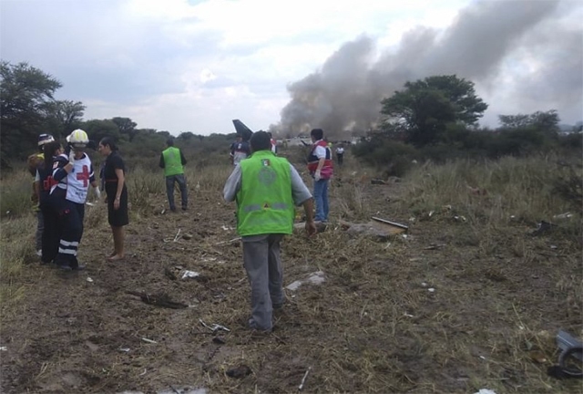Cae avión en México con 103 personas; todos sobreviven Cae avión en México con 103 personas; todos sobreviven