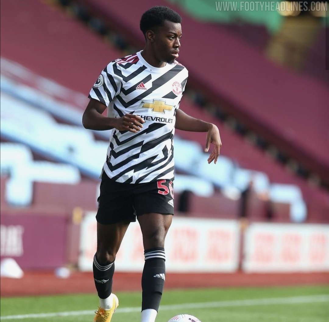 On Pitch: Insane Manchester United 20-21 Third Kit - Footy Headlines