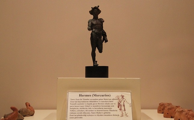 Featured image of post Hermes Statuette - Très belle reproduction en pierre reconstituée de la statue d&#039;hermès portant dionysos.