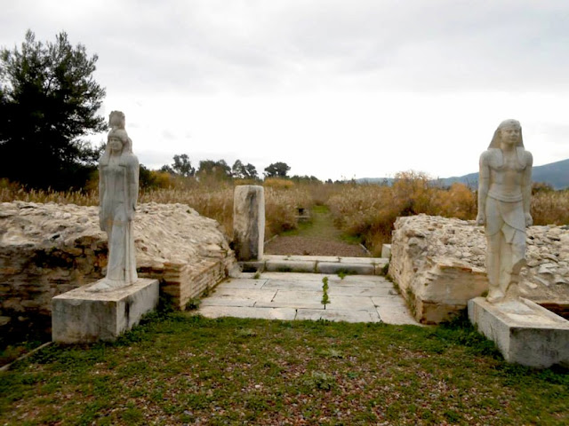 Στο μάλλον άγνωστο Ιερό των Αιγυπτίων Θεών της Νέας Μάκρης Στο μάλλον άγνωστο Ιερό των Αιγυπτίων Θεών της Νέας Μάκρης