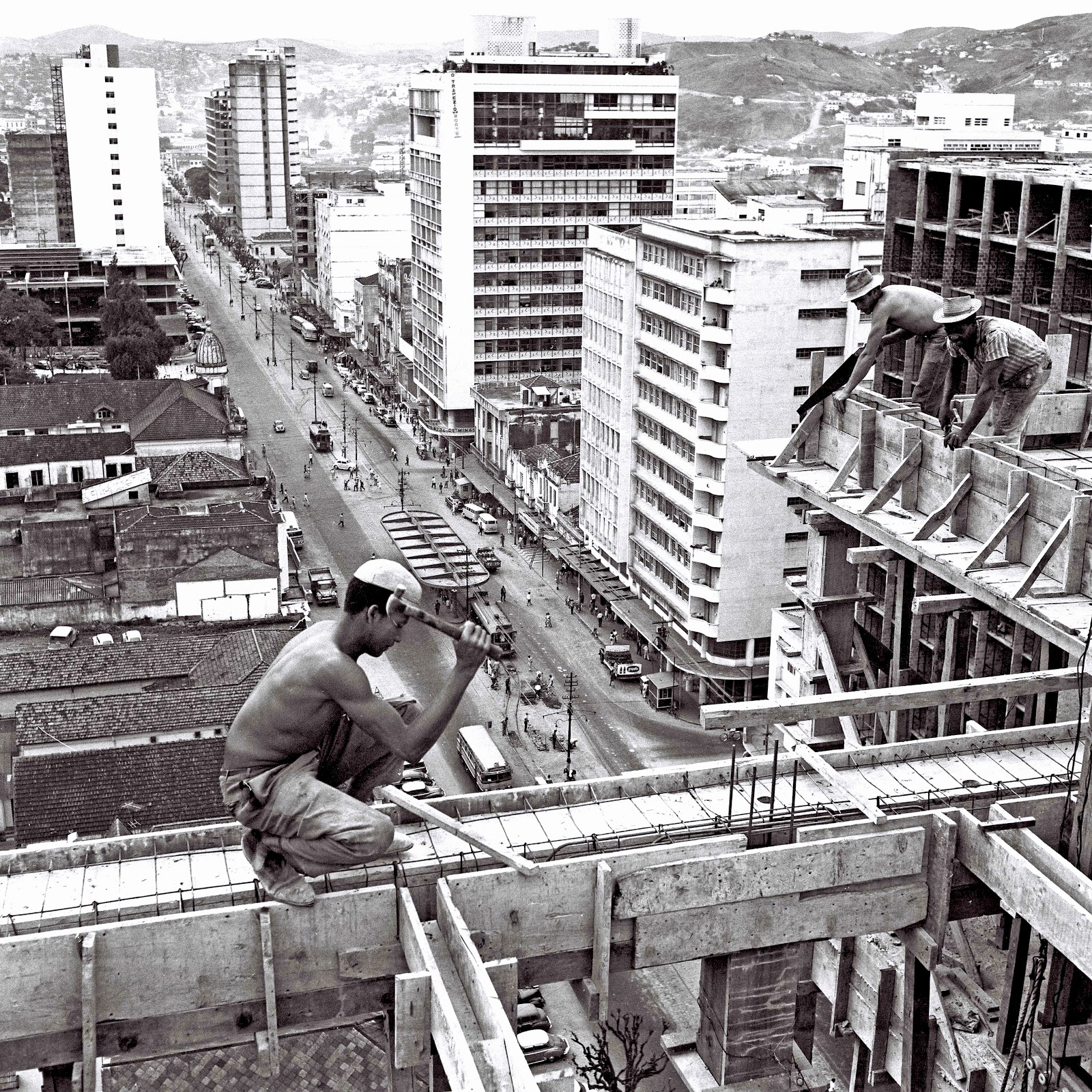 Maria do Resguardo: Av. Rio Branco, construção do Ed. das Clínicas