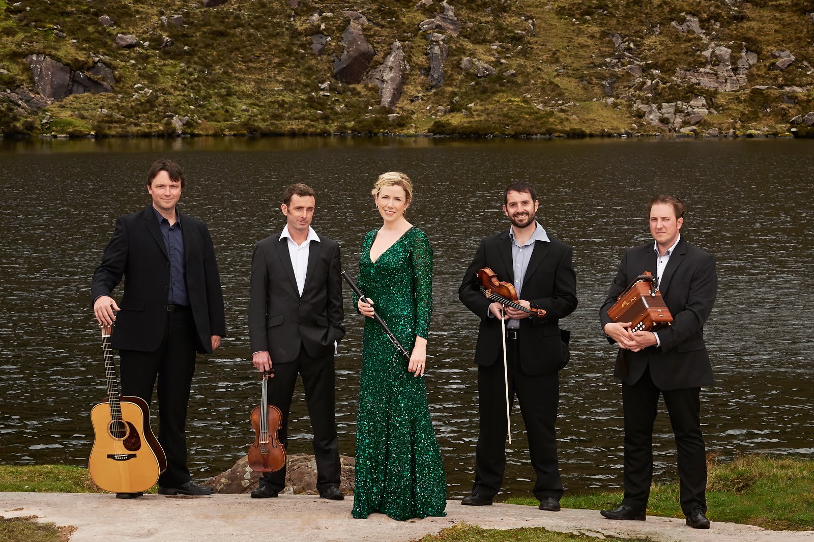 ирландия фолк. волынщики шотландии. шотландия музыкальный инструмент национальный волынка. праздник святого патрика в ирландии. ирландская мелодия.