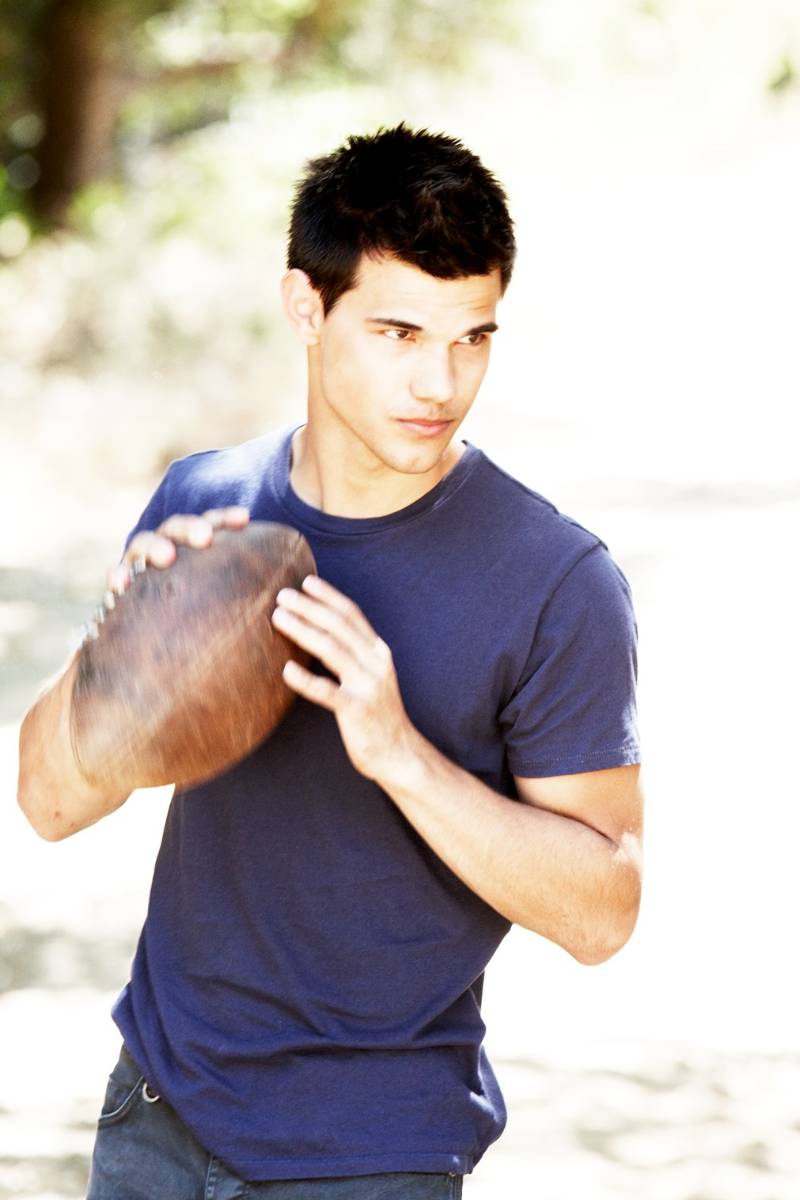 OFFICIAL TAYLOR LAUTNER FAN PAGE: Old/New Taylor 