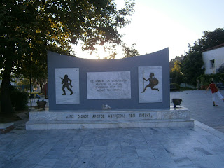 μνημείο πεσόντων στην Ελασσόνα