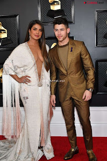 Priyanka CHopra in Lovely Evening Gown without Front Buttons at Grammy Awards 2020 ~  bollycelebs.in Exclusive Pics 008