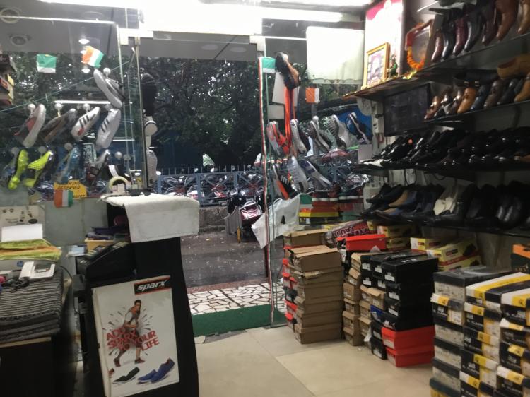 moti nagar adidas factory outlet