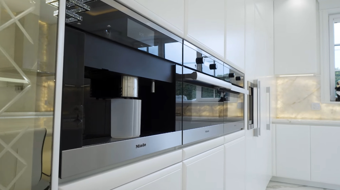 75 Interior Design Photos vs. 1487 Minto Crescent, Vancouver Luxury Mansion Tour