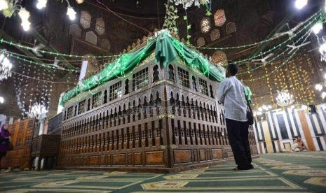 Makam Imam syafi'i cheria halal holiday
