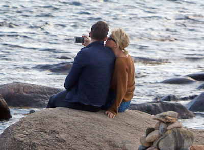 1a5 Photos: Taylor Swift who recently broke up with ex Calvin Harris is seen kissing Tom Hiddleston