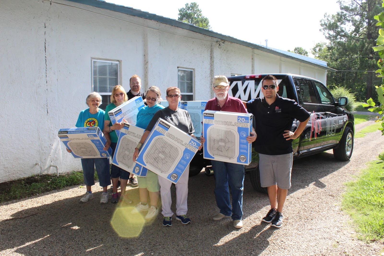 KXMX Local News The Mix 105.1 Donates Fans to The Helping Center