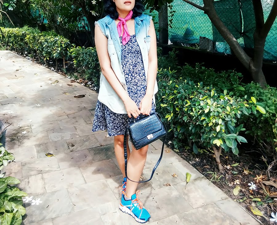 IN CORBETT NATIONAL PARK, INDIA | STYLE PANORAMA BY DHEERA JOSHI vintage blue dress,levi's frayed denim vest ,pink scarf, reebok shoes