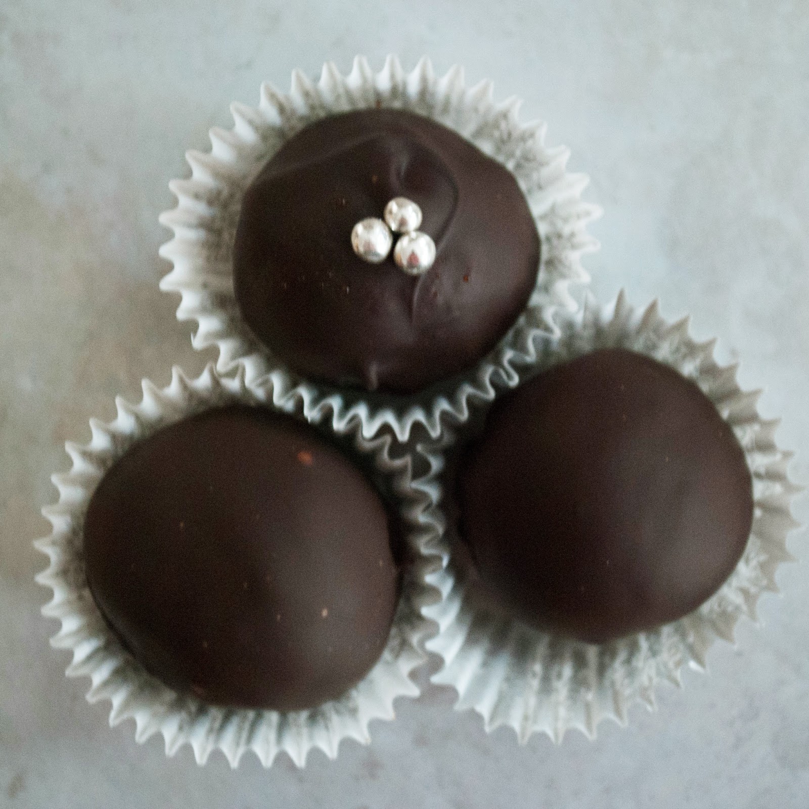 Elise in the Snow and Sun: Healthified Banana Cake Truffles (eggless)