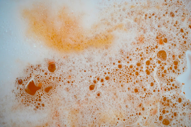 lush sparkly pumpkin bubble bar review