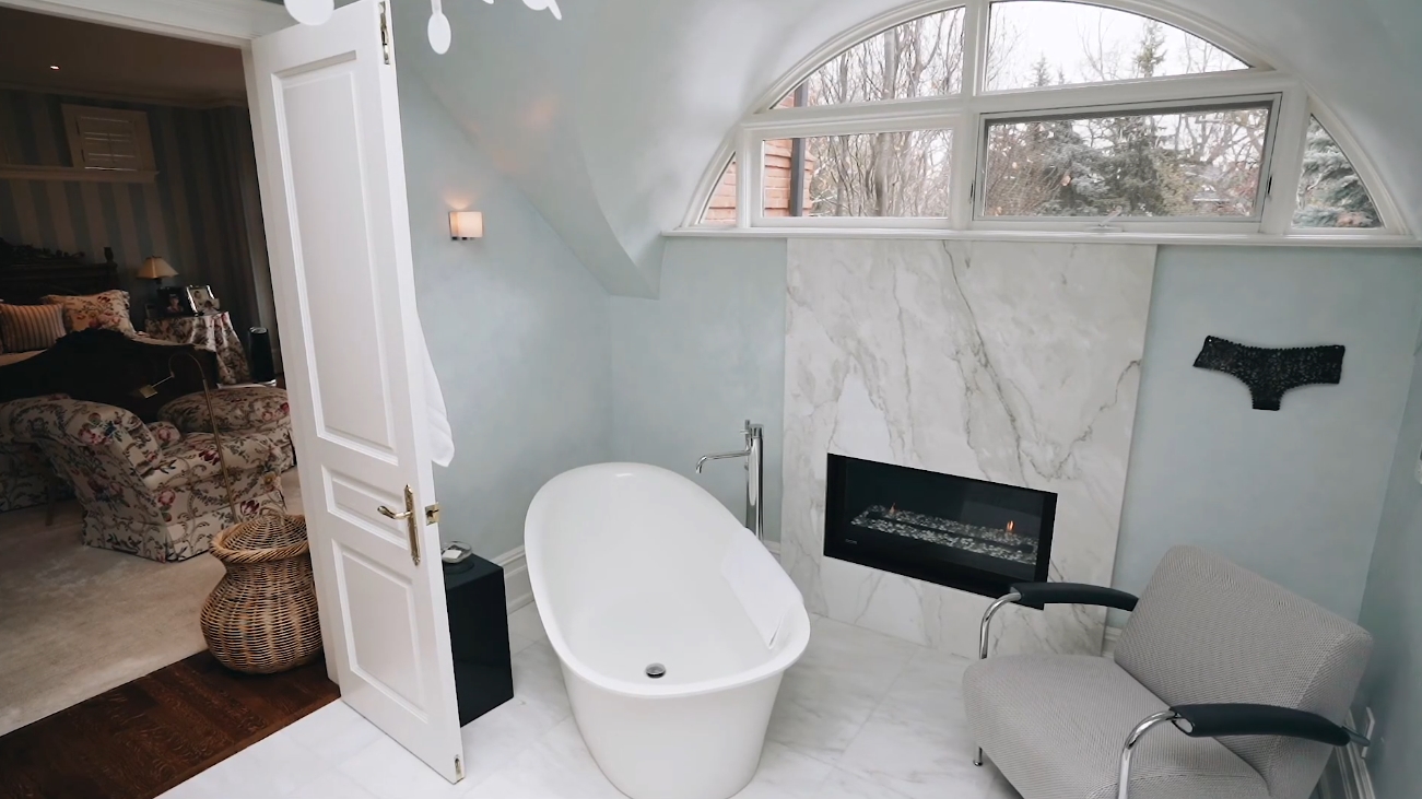 Luxury Home Interior Design Tour vs. 88 South Drive, Toronto, Ontario - Sotheby's International Realty Canada