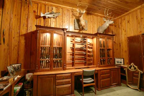 Arthur, IL  Amish handcrafted gun cabinets