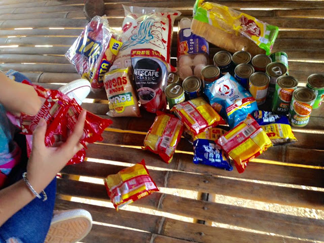 Poor Boy Eating Rice with Junk Food as 'ULAM' for Lunch Receives Help from Netizens Poor Boy Eating Rice with Junk Food as 'ULAM' for Lunch Receives Help from Netizens