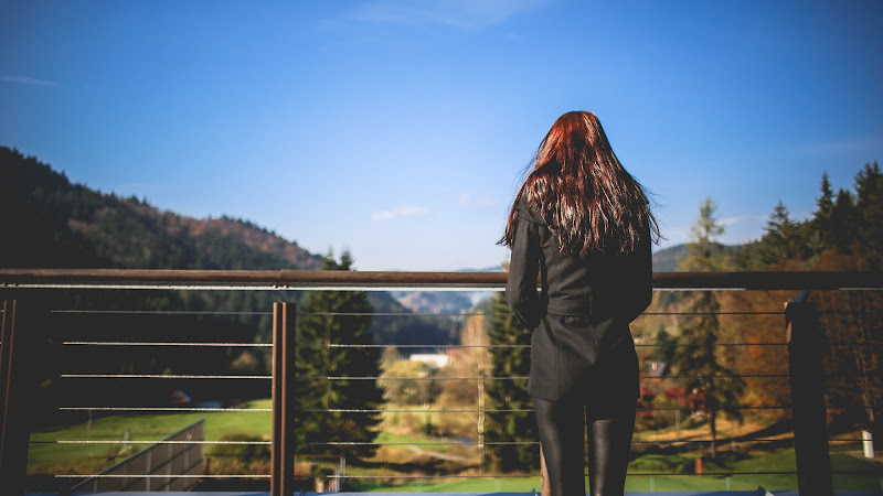 The Girl Admiring the Mountain Landscape HD