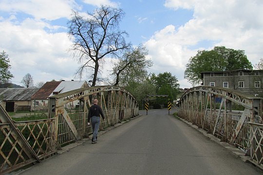 Most nad Bobrem w Siedlęcinie.