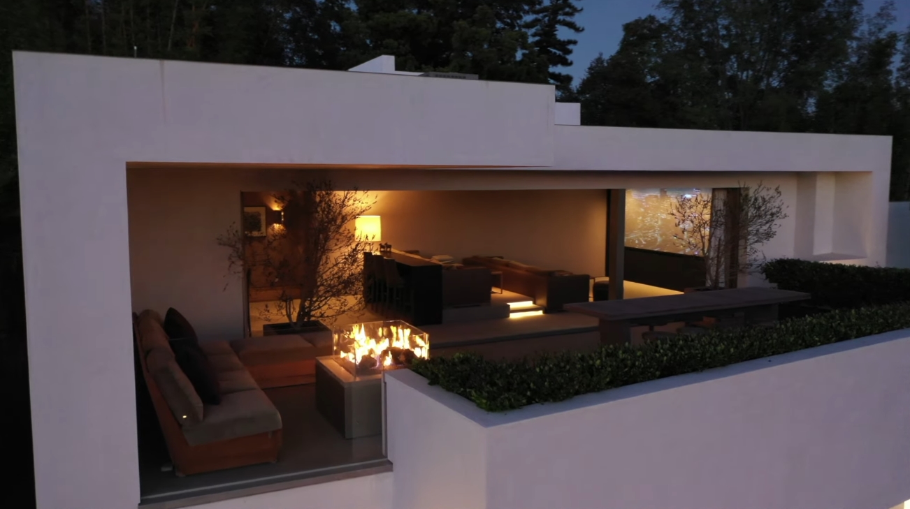Luxury Mansion Interior Design Tour vs. Iconic Architectural Statement by Mark Rios FAIA | Bel-Air