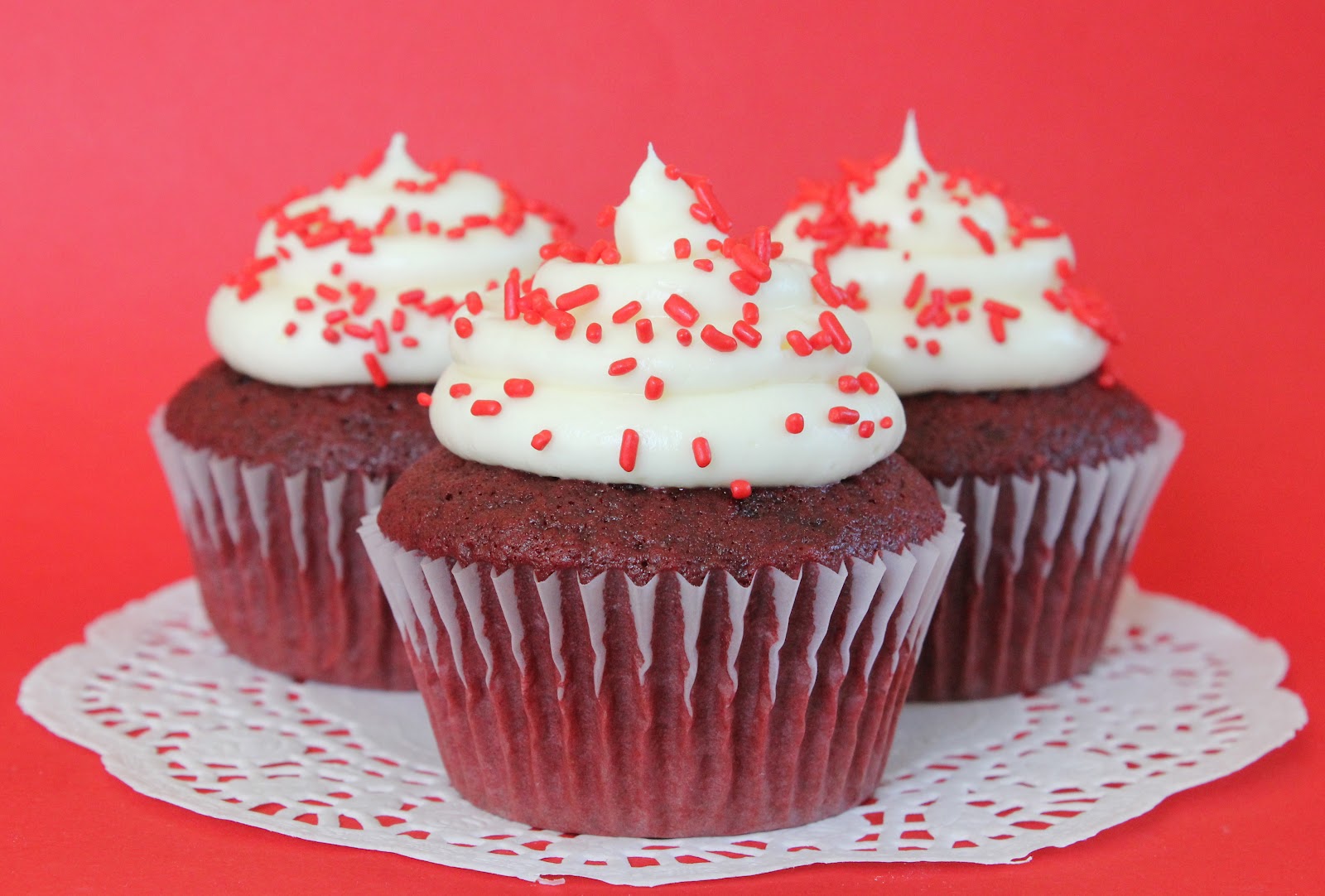 фиалка клубничный капкейк. пирожное панкоф. капкейк. как украсить клубнично лимонные капкейки. Cupcake записи.