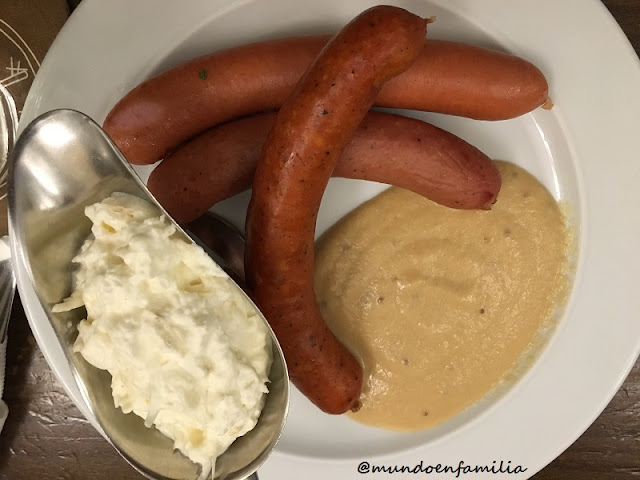 Variety of sausages with mustard and whipped horseradish (Restaurante Lokál Dlouhááá)