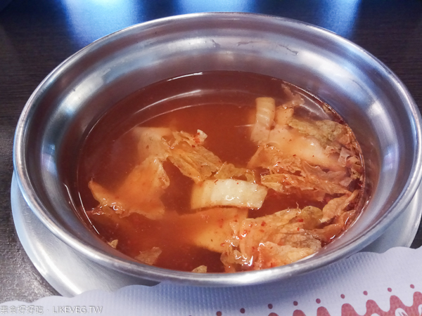 台中南屯本草堂素食迴轉火鍋|素食吃到飽,小火車將美食送到面前 台中南屯本草堂素食迴轉火鍋|素食吃到飽,小火車將美食送到面前