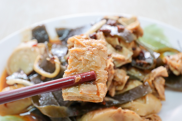 台中大里香香素食|藥膳湯麵、各種滷菜,大里平價鐵皮屋素食小吃 台中大里香香素食|藥膳湯麵、各種滷菜,大里平價鐵皮屋素食小吃