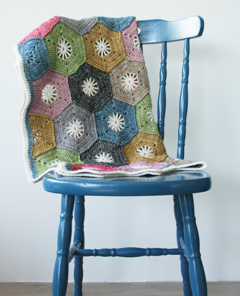 Crochet hexagon blanket, Scheepjes Stonewashed | Happy in Red Crochet hexagon blanket, Scheepjes Stonewashed | Happy in Red
