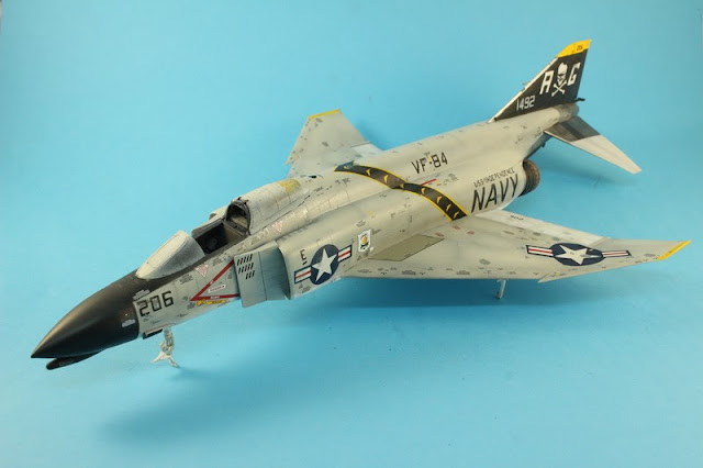 Montage pas à pas du F-4B Phantom II d'eduard au 1/48. F-4B Phantom II,Eduard 1/48, la pose des décalcomanies.